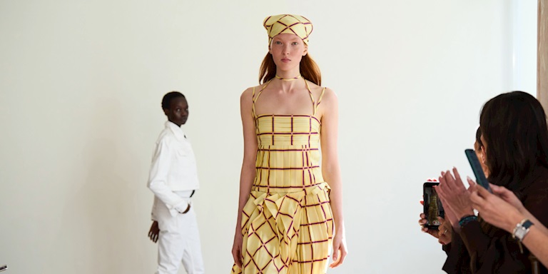 Londra Moda Haftası: Emilia Wickstead İlkbahar/Yaz 2026 Londra Moda Haftası: Emilia Wickstead İlkbahar/Yaz 2026