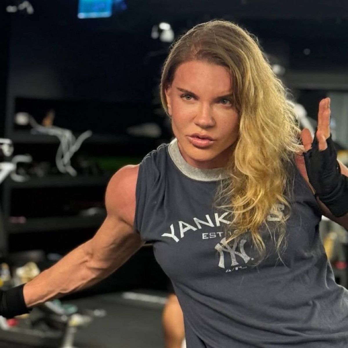 Biricik Suden’den itiraflar: Emekli maaşı için sıra beklemek zor diyorlar 62 yaşımda 300 kilo kaldırıyorum Biricik Suden’den itiraflar: Emekli maaşı için sıra beklemek zor diyorlar 62 yaşımda 300 kilo kaldırıyorum