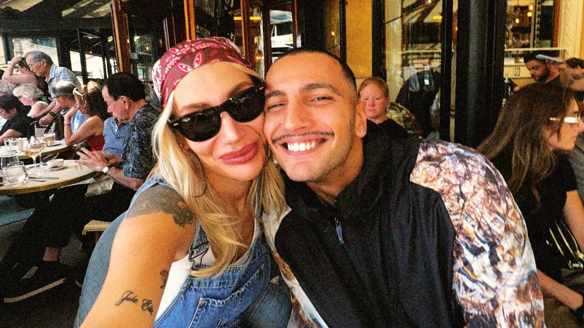 İrem Derici sevgilisiyle aşk dolu bir kutlama yaptı! Dövmelere yorum yağdı İrem Derici sevgilisiyle aşk dolu bir kutlama yaptı! Dövmelere yorum yağdı