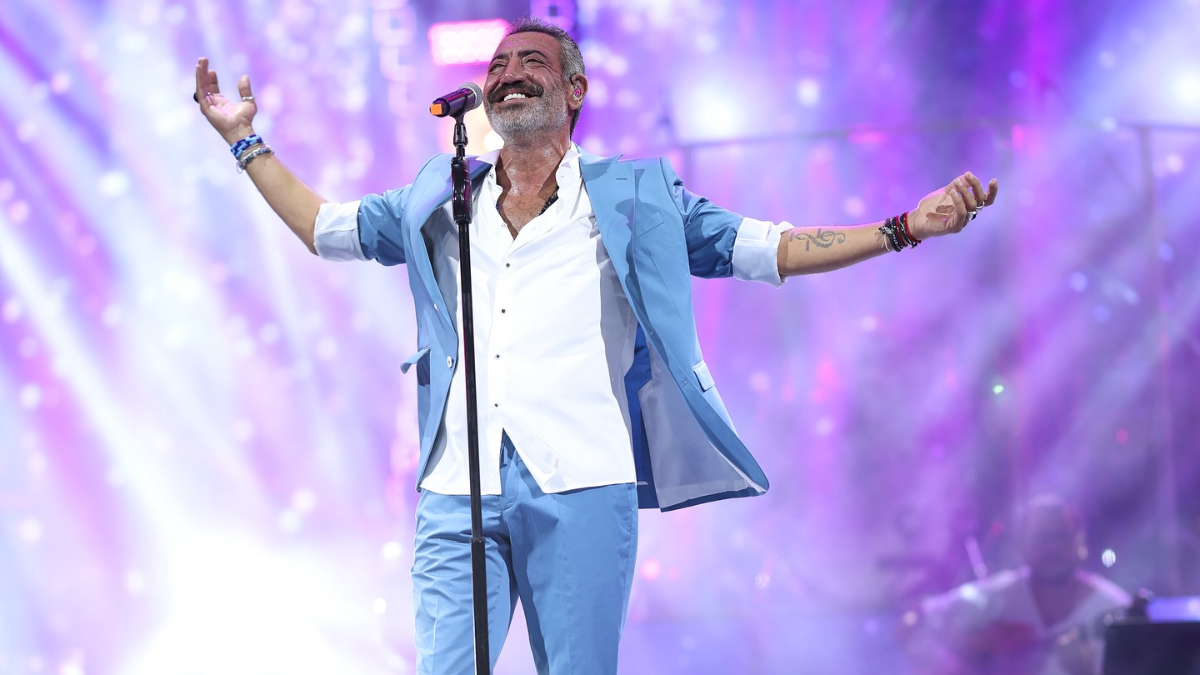 Hakan Altun müjdeyi verdi: “Yeni bir aşka yelken açtım” Hakan Altun müjdeyi verdi: “Yeni bir aşka yelken açtım”