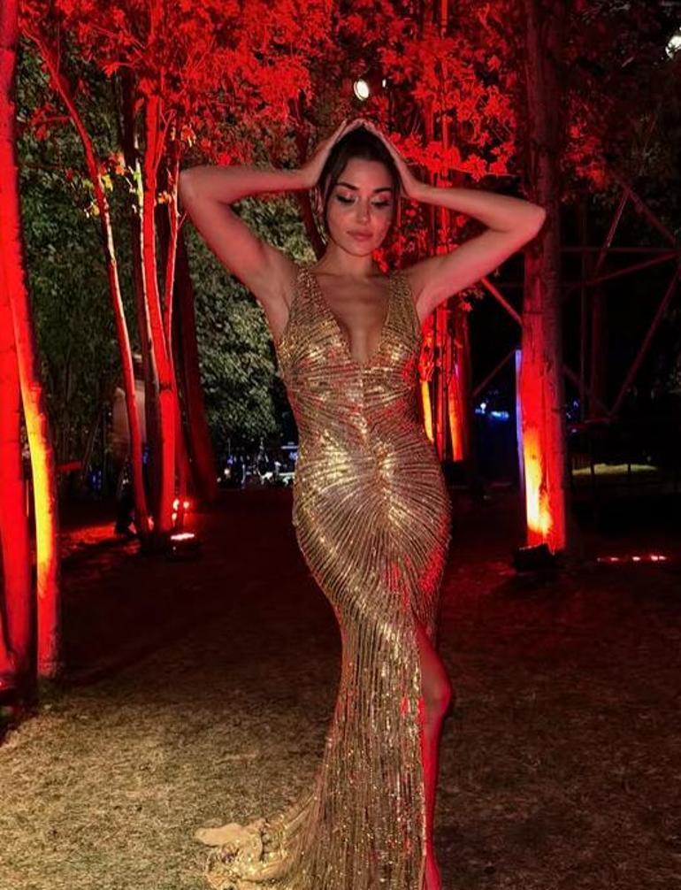 Hande Erçel’den Milano kombini! Moda haftasına katıldı: Farklı tarzı dikkatleri çekti Hande Erçel’den Milano kombini! Moda haftasına katıldı: Farklı tarzı dikkatleri çekti