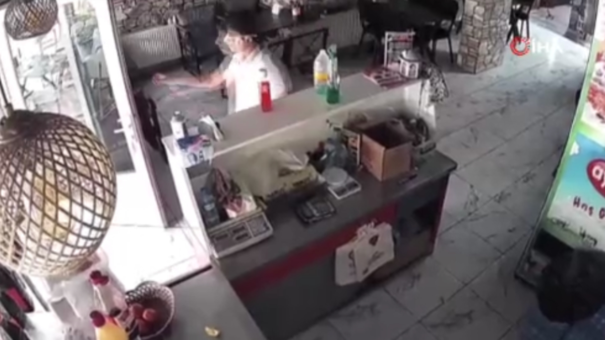 Kütahya’da 5,4 büyüklüğünde deprem çevre illerden de hissedildi Kütahya’da 5,4 büyüklüğünde deprem çevre illerden de hissedildi