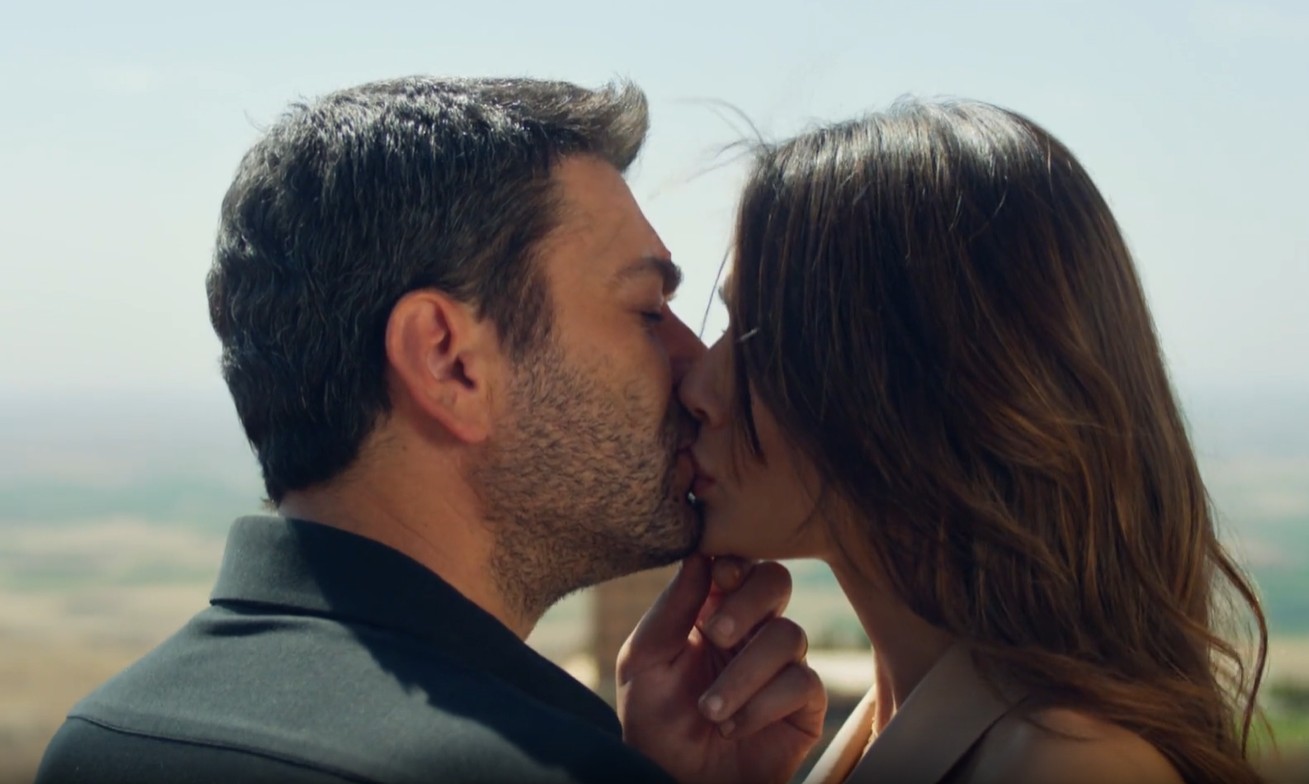 Uzak Şehir 30. Bölümüyle Mine’nin ölümü Sadakat’in elinden oldu! Cihan şok gerçekle yüzleşti: Boran Albora yaşıyor! Uzak Şehir 30. Bölümüyle Mine’nin ölümü Sadakat’in elinden oldu! Cihan şok gerçekle yüzleşti: Boran Albora yaşıyor!