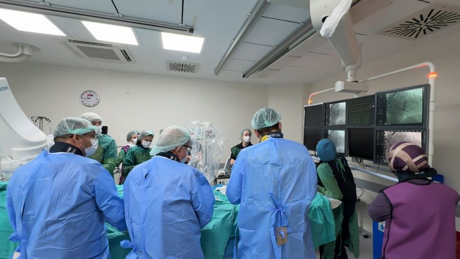 Dünyada ilk kez uygulanan yöntemle tedavi edildi! Dünyada ilk kez uygulanan yöntemle tedavi edildi!