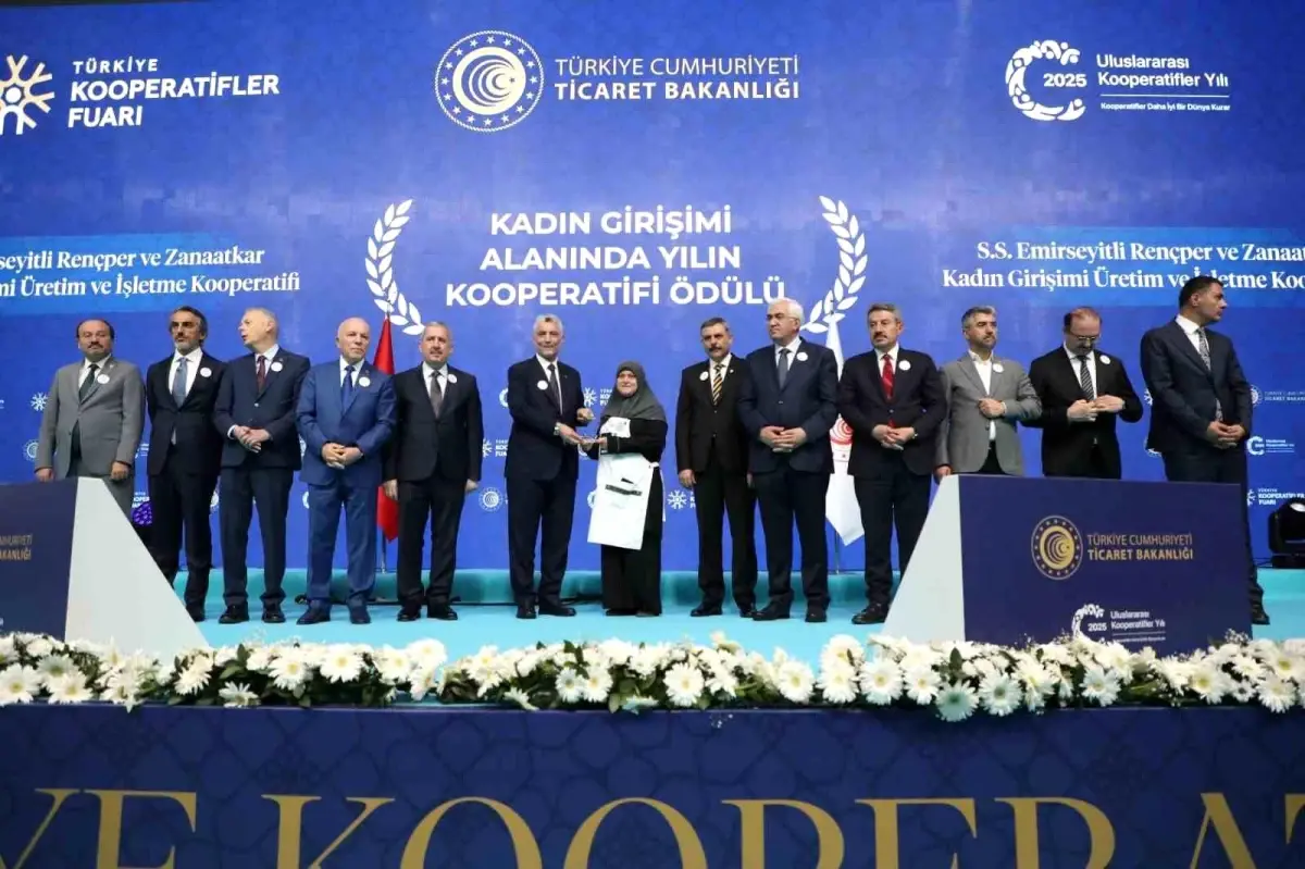 Tokat’taki ERZAK Kooperatifi, ‘Yılın Kooperatifi’ Ödülünü Kazandı Tokat’taki ERZAK Kooperatifi, ‘Yılın Kooperatifi’ Ödülünü Kazandı