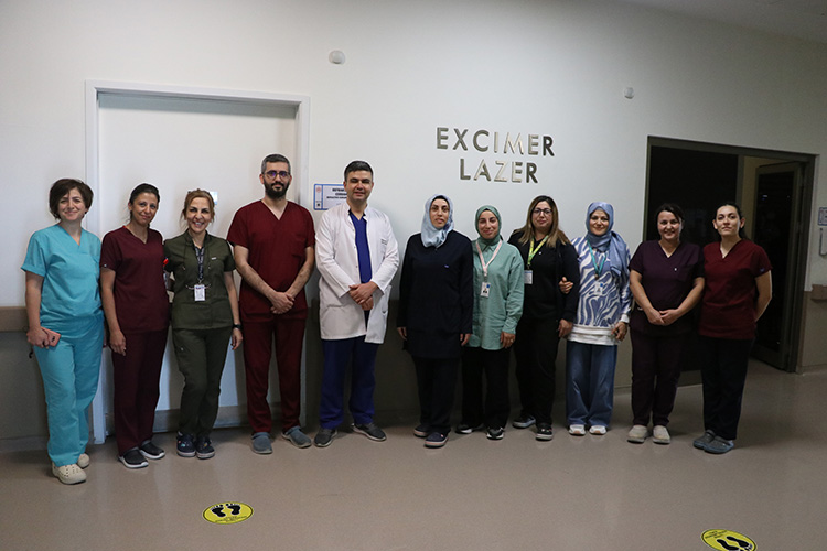 Kayseri Şehir Hastanesinde uygulanan 3. nesil lazer tedavisiyle gözlükten kurtuluyorlar Kayseri Şehir Hastanesinde uygulanan 3. nesil lazer tedavisiyle gözlükten kurtuluyorlar