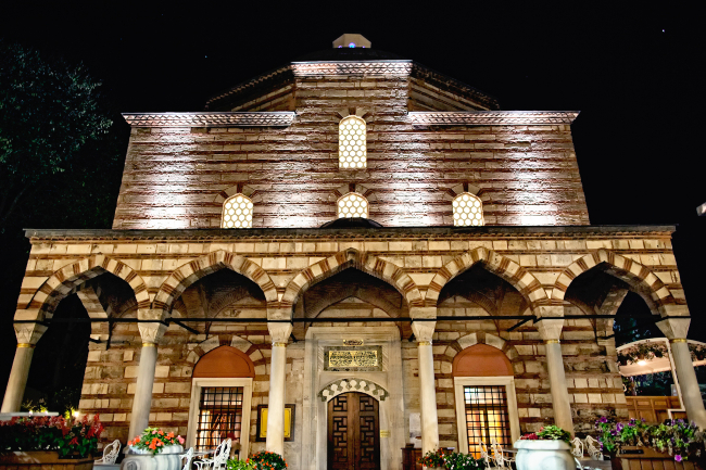 Tarihi Hürrem Sultan Hamamı: Suyun, Müziğin Ve Tarihin Buluştuğu Mekân Tarihi Hürrem Sultan Hamamı: Suyun, Müziğin Ve Tarihin Buluştuğu Mekân