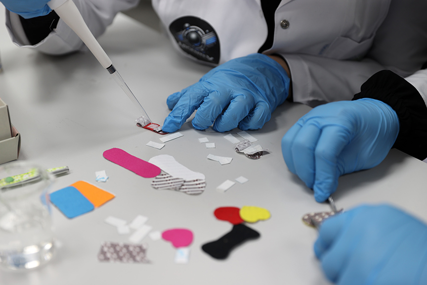 Yara iyileşme sürecini hızlandıran antimikrobiyal bant TEKNOFEST’te ödül getirdi Yara iyileşme sürecini hızlandıran antimikrobiyal bant TEKNOFEST’te ödül getirdi