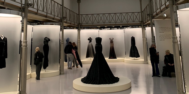 Azzedine Alaïa: Zamanın Dışında Bir Usta Azzedine Alaïa: Zamanın Dışında Bir Usta