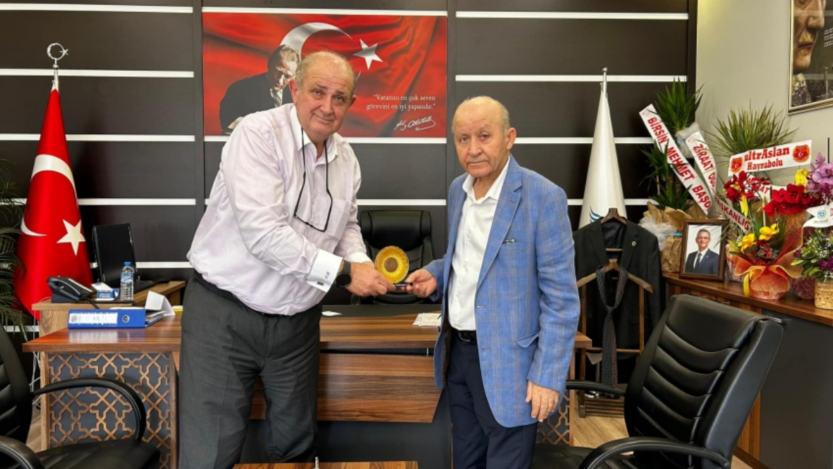 Hayrabolu Belediye Başkanı Tuncer Başoğlu, CHP’den istifa etti Hayrabolu Belediye Başkanı Tuncer Başoğlu, CHP’den istifa etti