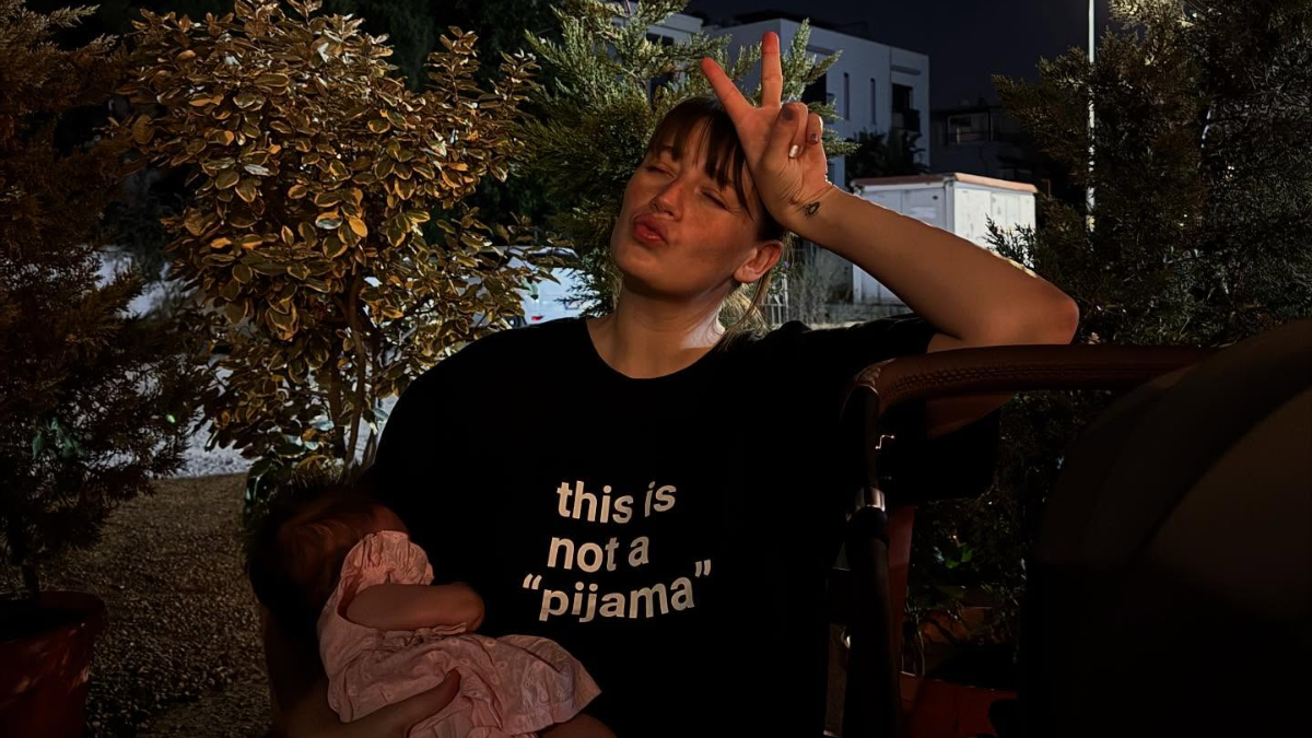 Gizem Karaca paylaştı: “Beni anneler anlar” Gizem Karaca paylaştı: “Beni anneler anlar”