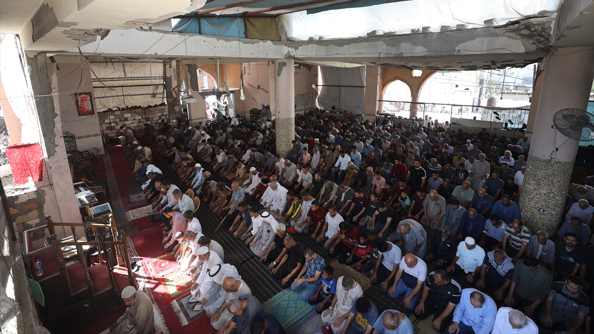 Gazze’de ateşkes sonrası ilk cuma namazı Gazze’de ateşkes sonrası ilk cuma namazı