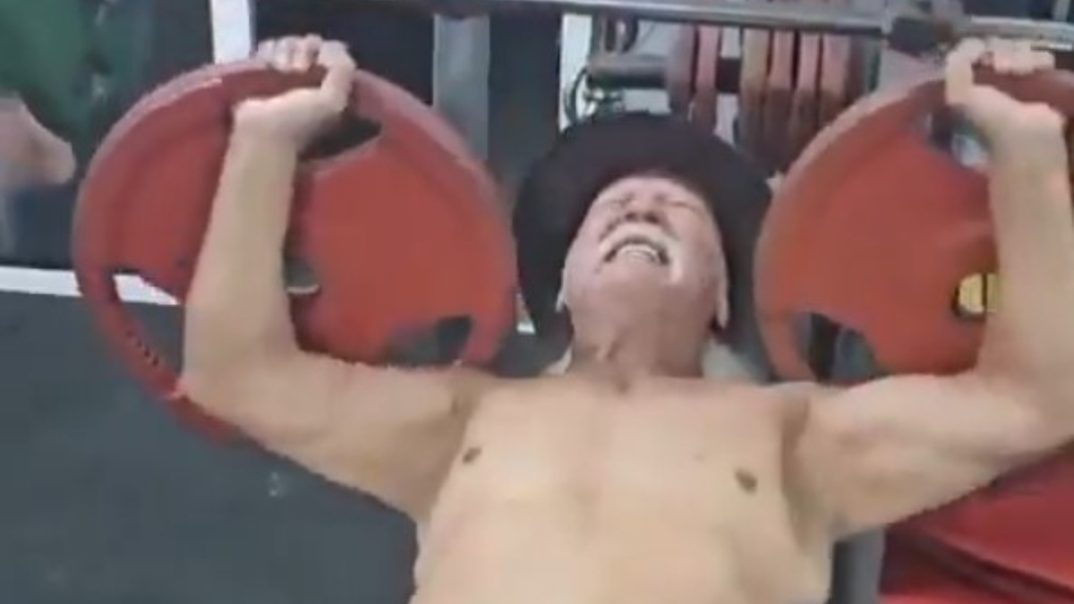 Şener Üşümezsoy, spor yaptığı anları paylaştı Şener Üşümezsoy, spor yaptığı anları paylaştı