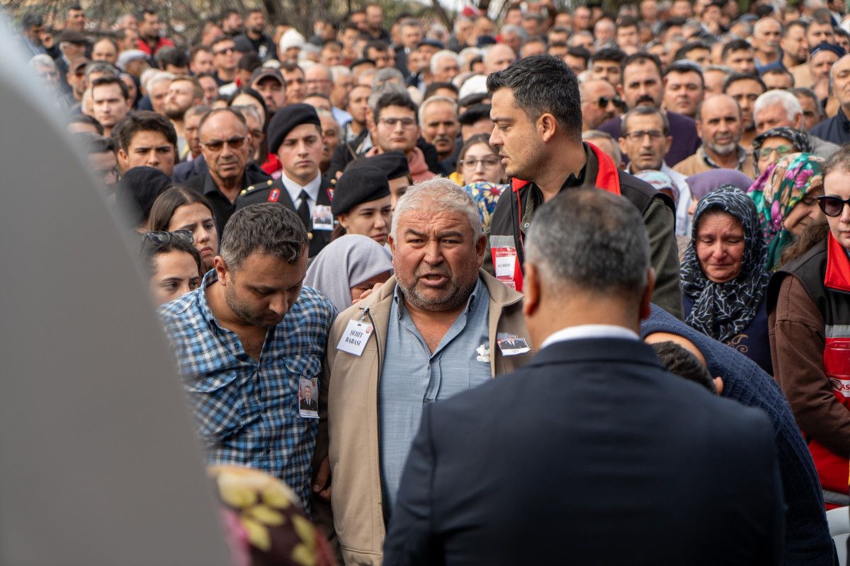 Şehit Jandarma Astsubay Hakkı Eryılmaz, memleketi Manisa’da son yolculuğuna uğurlandı Şehit Jandarma Astsubay Hakkı Eryılmaz, memleketi Manisa’da son yolculuğuna uğurlandı