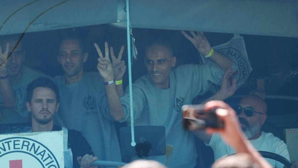 Batı Şeria’ya getirilen Filistinli esirler coşkuyla karşılandı Batı Şeria’ya getirilen Filistinli esirler coşkuyla karşılandı