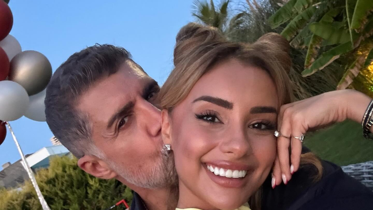 Uğruna ailesini silmişti! Özcan Deniz’in eşi Samar aşkını haykırdı Uğruna ailesini silmişti! Özcan Deniz’in eşi Samar aşkını haykırdı