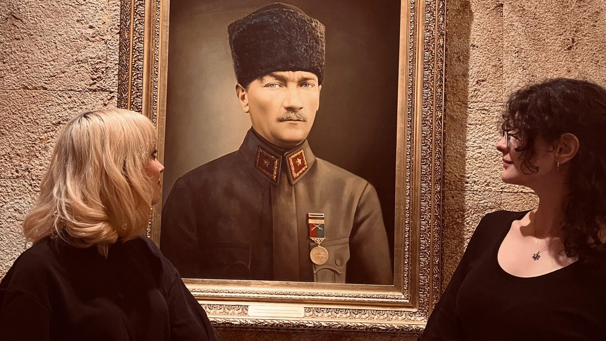 Atatürk fotoğrafıyla LGBT propagandası – Güncel Son Dakika Haberleri Atatürk fotoğrafıyla LGBT propagandası – Güncel Son Dakika Haberleri