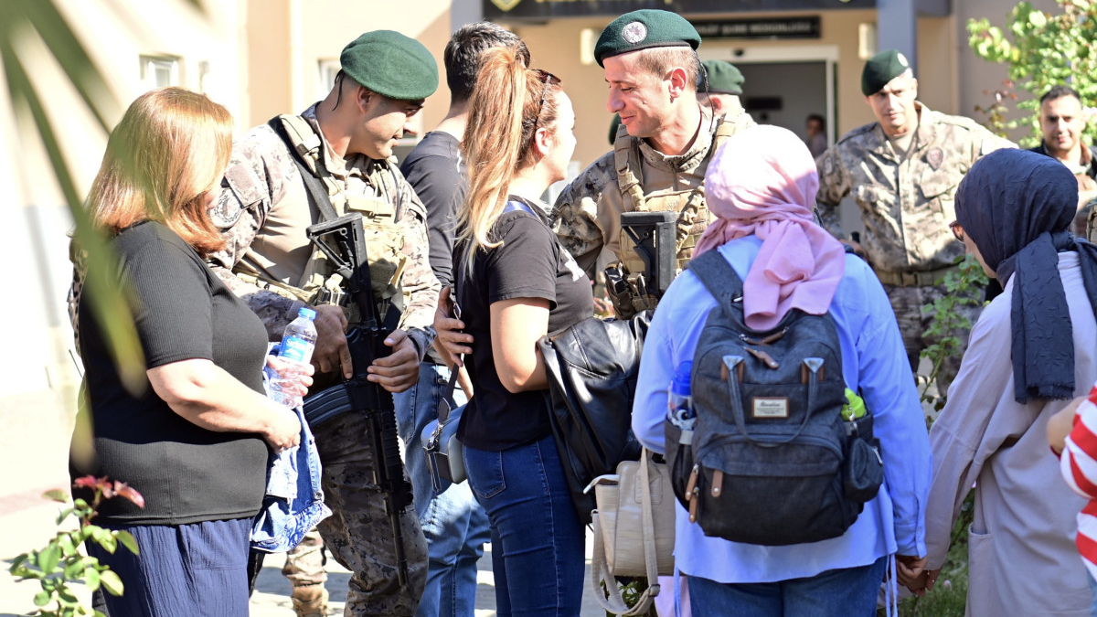 Aydın’da özel harekat polisleri, dualarla Suriye’ye uğurlandı Aydın’da özel harekat polisleri, dualarla Suriye’ye uğurlandı