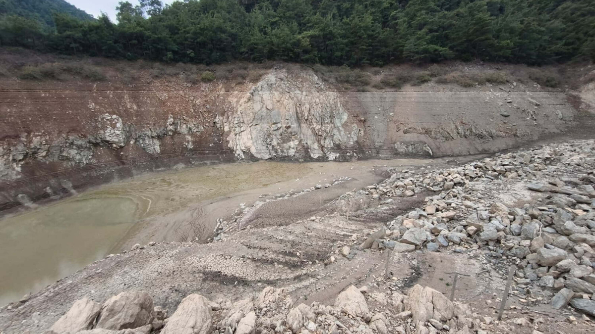 İzmir’de Balçova Barajı da kurudu: Su kesintileri devam ediyor İzmir’de Balçova Barajı da kurudu: Su kesintileri devam ediyor