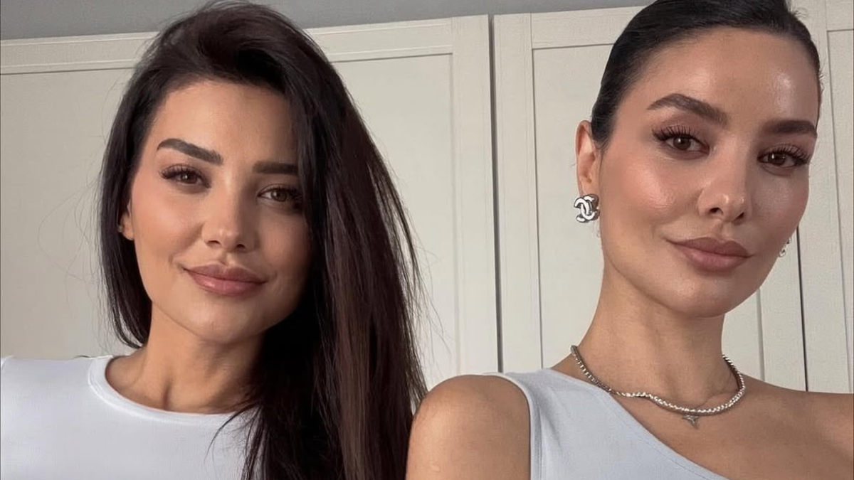 Hazal Filiz Küçükköse tek yumurta ikizini paylaştı Hazal Filiz Küçükköse tek yumurta ikizini paylaştı