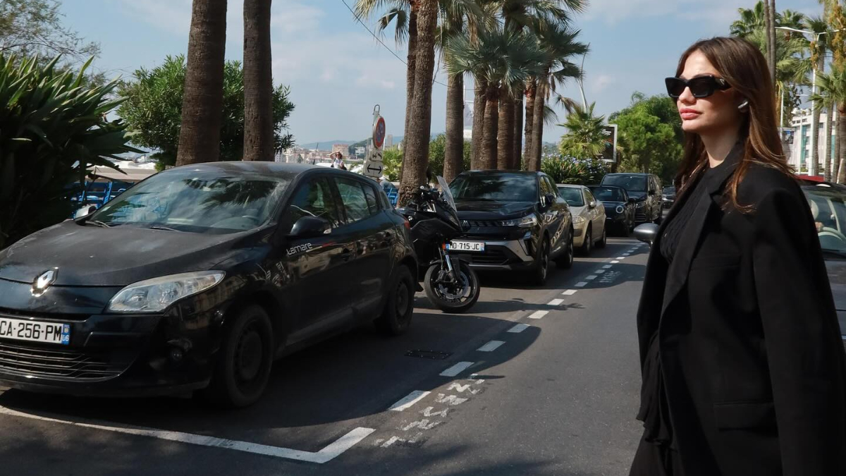 Eşref’in Rüya’sı Demet Özdemir’in Cannes tarzını yabancı modacılar da beğendi Eşref’in Rüya’sı Demet Özdemir’in Cannes tarzını yabancı modacılar da beğendi