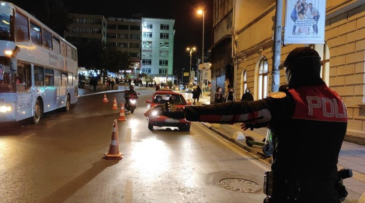 İstanbul’da polisten asayiş uygulaması: Bin 192 kişi gözaltına alındı İstanbul’da polisten asayiş uygulaması: Bin 192 kişi gözaltına alındı