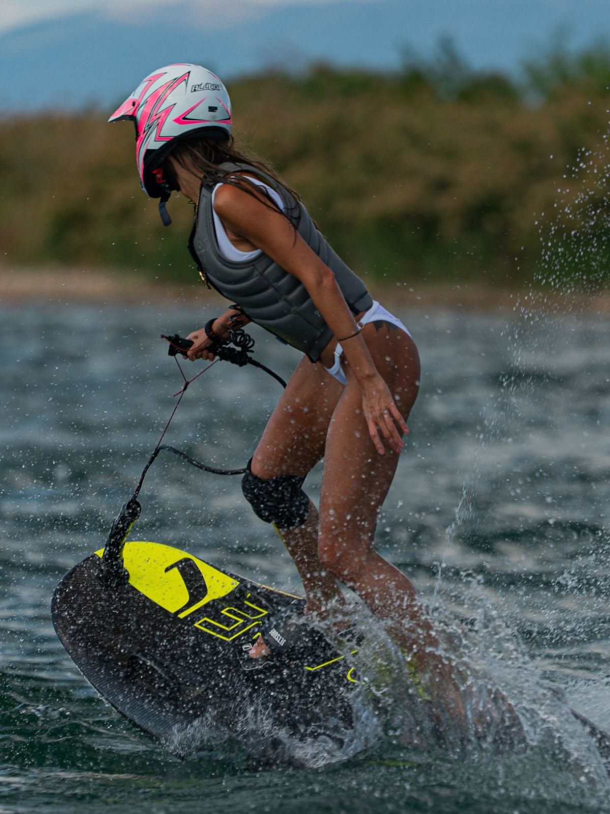 Yeni hobisi! Çağla Şıkel Boğaz’da jet sörf yaptı Yeni hobisi! Çağla Şıkel Boğaz’da jet sörf yaptı