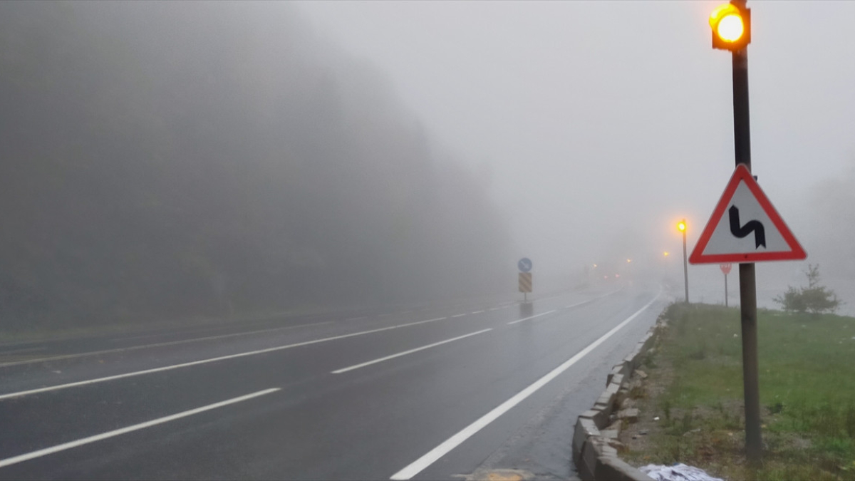 Bolu Dağı’nda sağanak ve sis görüş mesafesini düşürdü