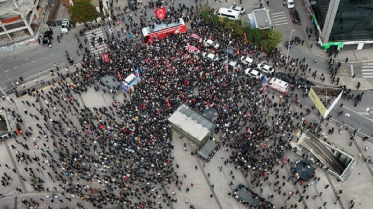 Özgür Özel partilileri Çağlanyan Adliyesine davet etti: Çağrılara rağmen meydan boş kaldı Özgür Özel partilileri Çağlanyan Adliyesine davet etti: Çağrılara rağmen meydan boş kaldı