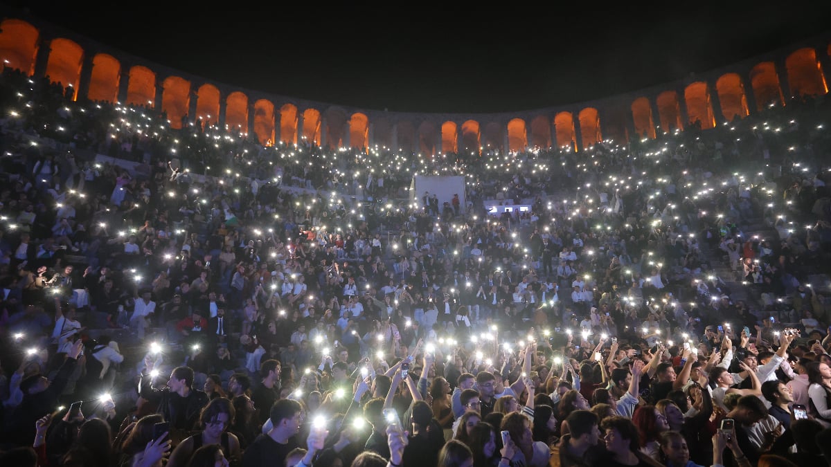 Genç oyuncular Aspendos Antik Tiyatrosu’nda sahne aldı Genç oyuncular Aspendos Antik Tiyatrosu’nda sahne aldı