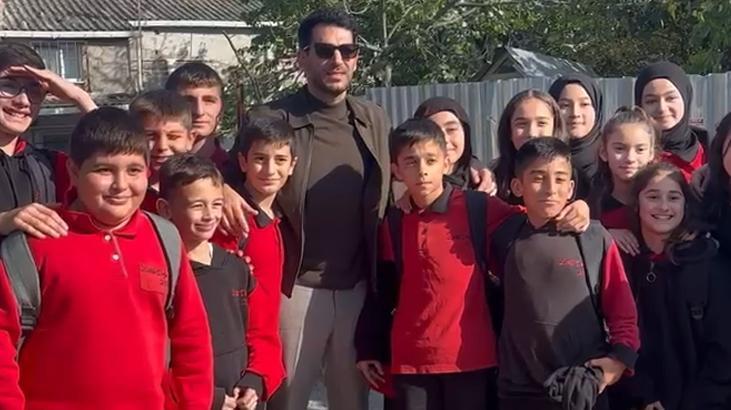 Güller ve Günahlar seti çocuklarla renklendi Güller ve Günahlar seti çocuklarla renklendi