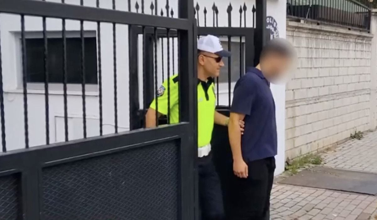 Ali Yerlikaya paylaştı: Akrobatik hareketlerle trafiği tehlikeye atan motosikletli yakalandı Ali Yerlikaya paylaştı: Akrobatik hareketlerle trafiği tehlikeye atan motosikletli yakalandı