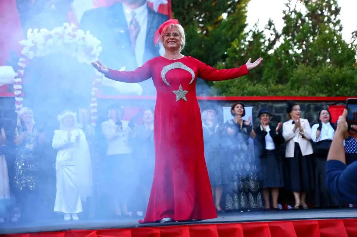 Elazığ’da 29 Ekim Coşkusu: Kadınlar Podyumda Elazığ’da 29 Ekim Coşkusu: Kadınlar Podyumda