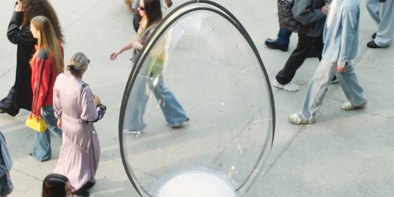 Diesel, “Egg Hunt” ile Milano Moda Haftası’nda Podyumu Sokağa Taşıyor: Şehirde Bir Yumurta Avı Başlıyor Diesel, “Egg Hunt” ile Milano Moda Haftası’nda Podyumu Sokağa Taşıyor: Şehirde Bir Yumurta Avı Başlıyor