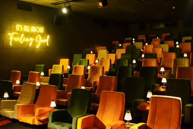 Hillside LIVE; Stand-Up, Sinema, Edebiyat ve Söyleşilerle Seyirciyle Buluşuyor Hillside LIVE; Stand-Up, Sinema, Edebiyat ve Söyleşilerle Seyirciyle Buluşuyor