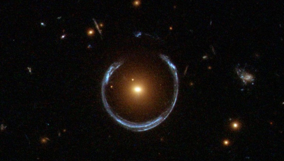 Einstein halkasında rekor keşif: Evrenin en küçük karanlık madde topağı bulundu Einstein halkasında rekor keşif: Evrenin en küçük karanlık madde topağı bulundu