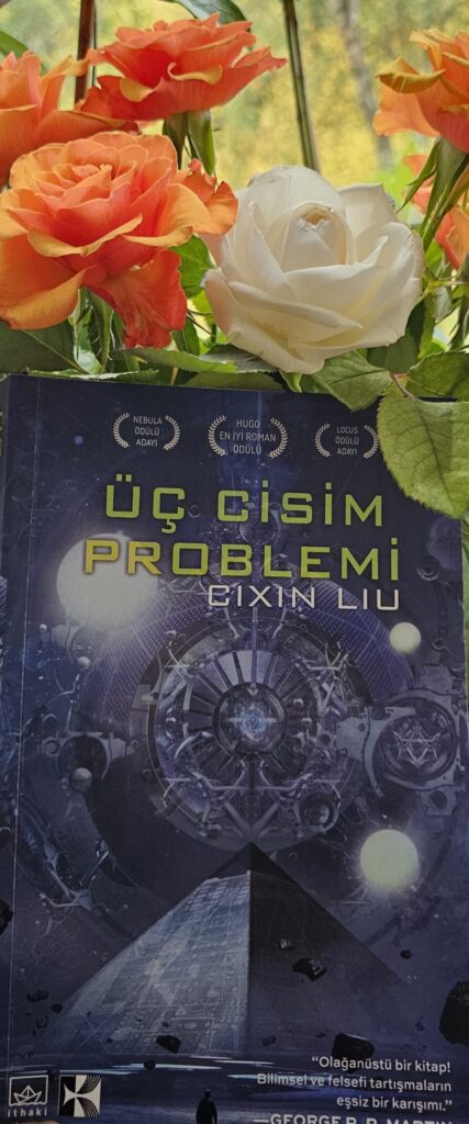 Kitap Yorumu | Üç Cisim Problemi | Aylin Özgür Kitap Yorumu | Üç Cisim Problemi | Aylin Özgür