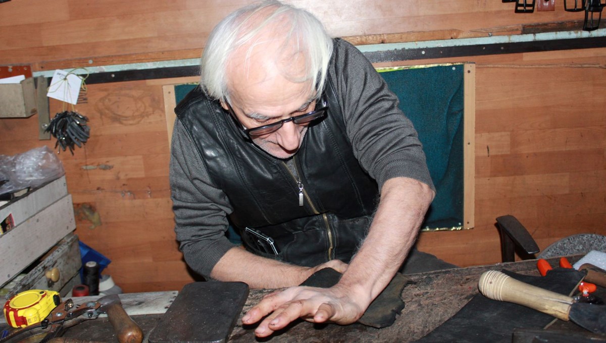 Mesleğe 10 yaşında başladı, yarım asırdır teknolojiye rağmen devam ediyor Mesleğe 10 yaşında başladı, yarım asırdır teknolojiye rağmen devam ediyor