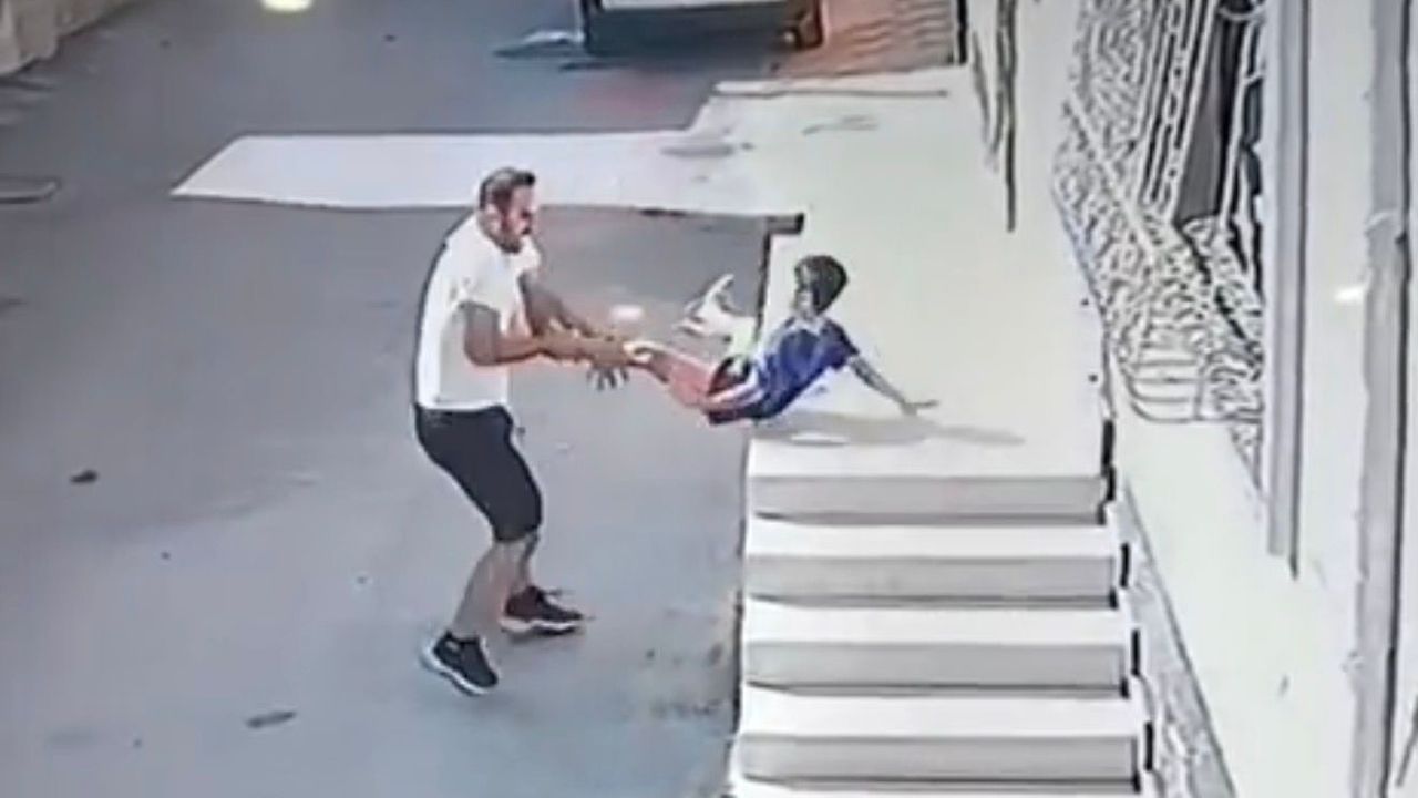 Adana’da Küçük Çocuğa Şiddet Uygulandı Adana’da Küçük Çocuğa Şiddet Uygulandı