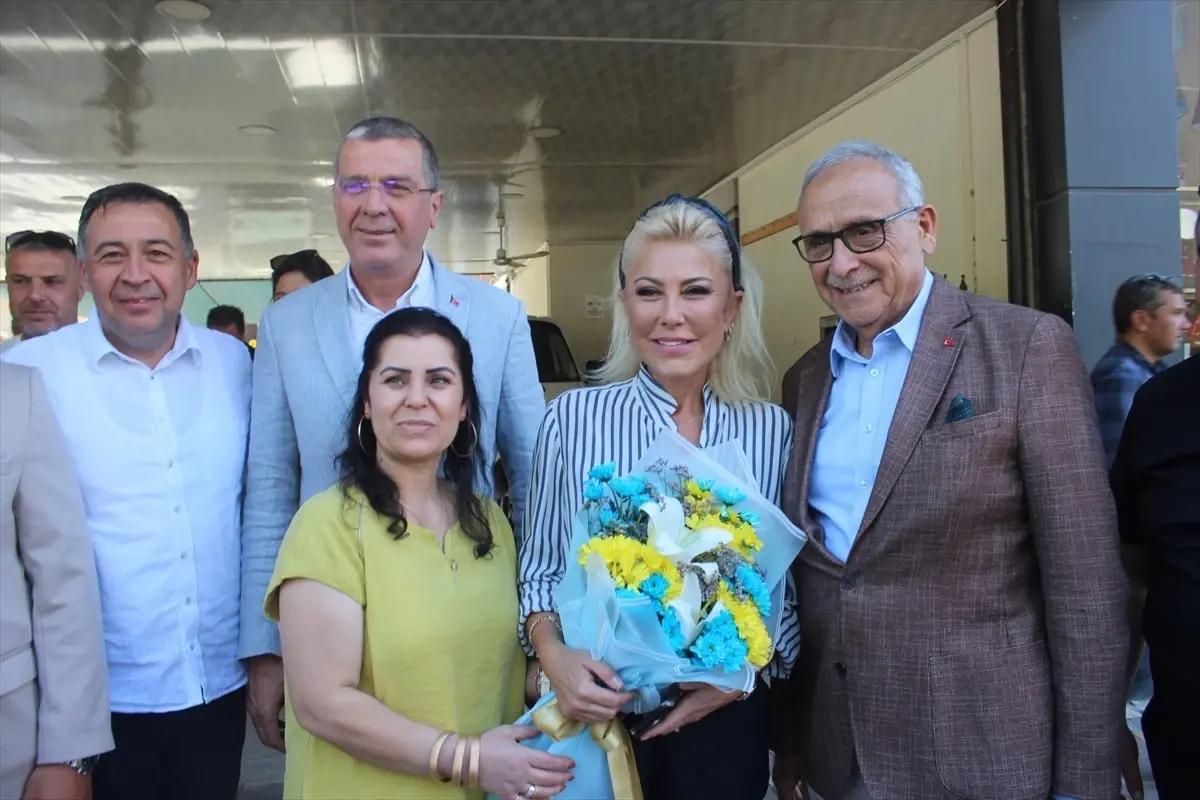 Şebnem Bursalı, İzmir’in Ödemiş ve Tire İlçelerinde Ziyaretlerde Bulundu Şebnem Bursalı, İzmir’in Ödemiş ve Tire İlçelerinde Ziyaretlerde Bulundu