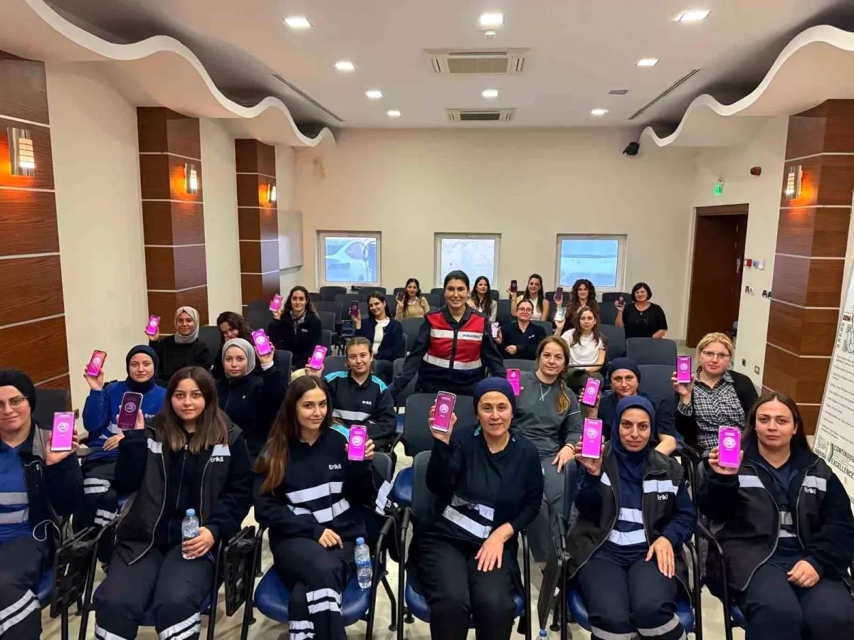 Bursa’da Aile İçi Şiddetle Mücadele Çalışmaları Devam Ediyor Bursa’da Aile İçi Şiddetle Mücadele Çalışmaları Devam Ediyor