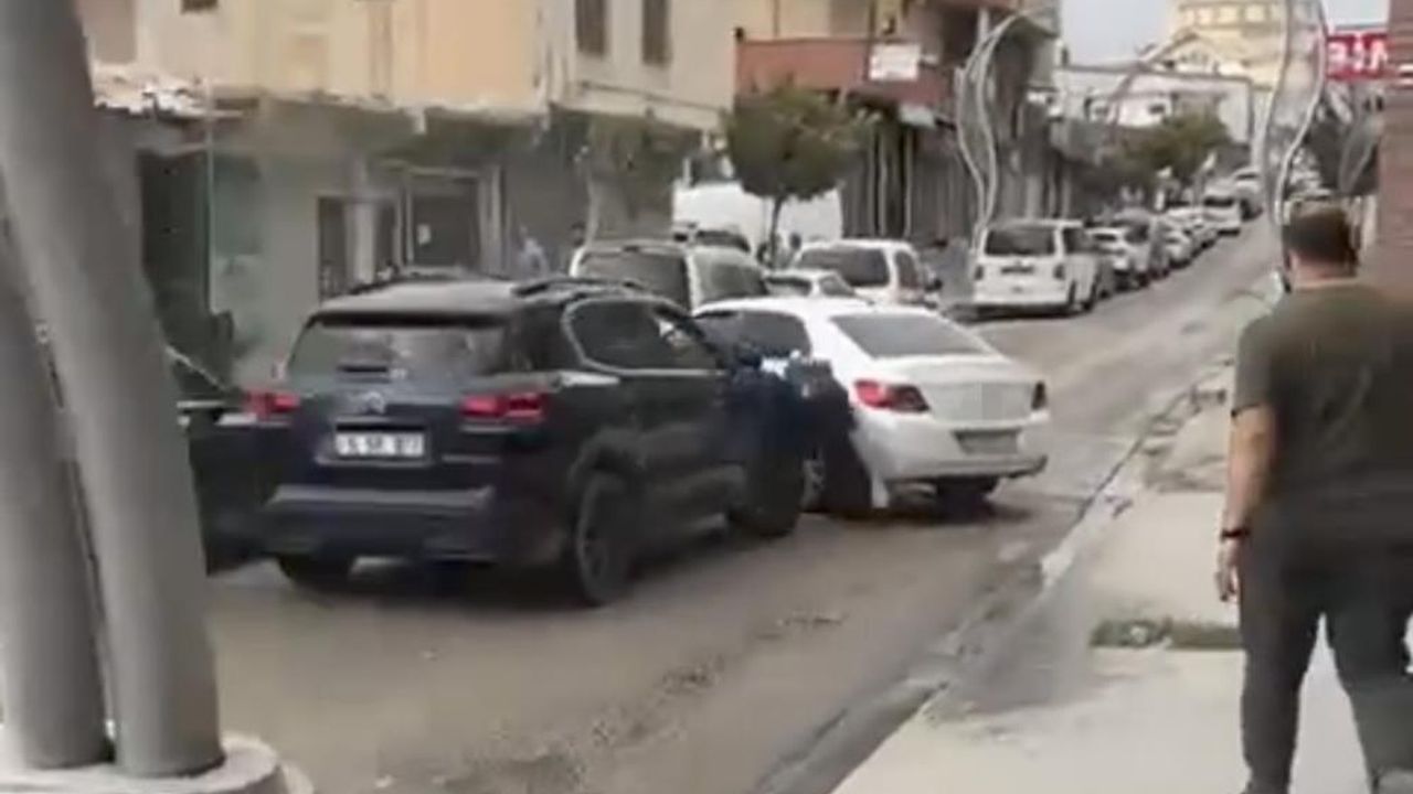 Dehşete düşüren görüntüler! Tartıştığı kişiyi cip ile ezdi! Dehşete düşüren görüntüler! Tartıştığı kişiyi cip ile ezdi!