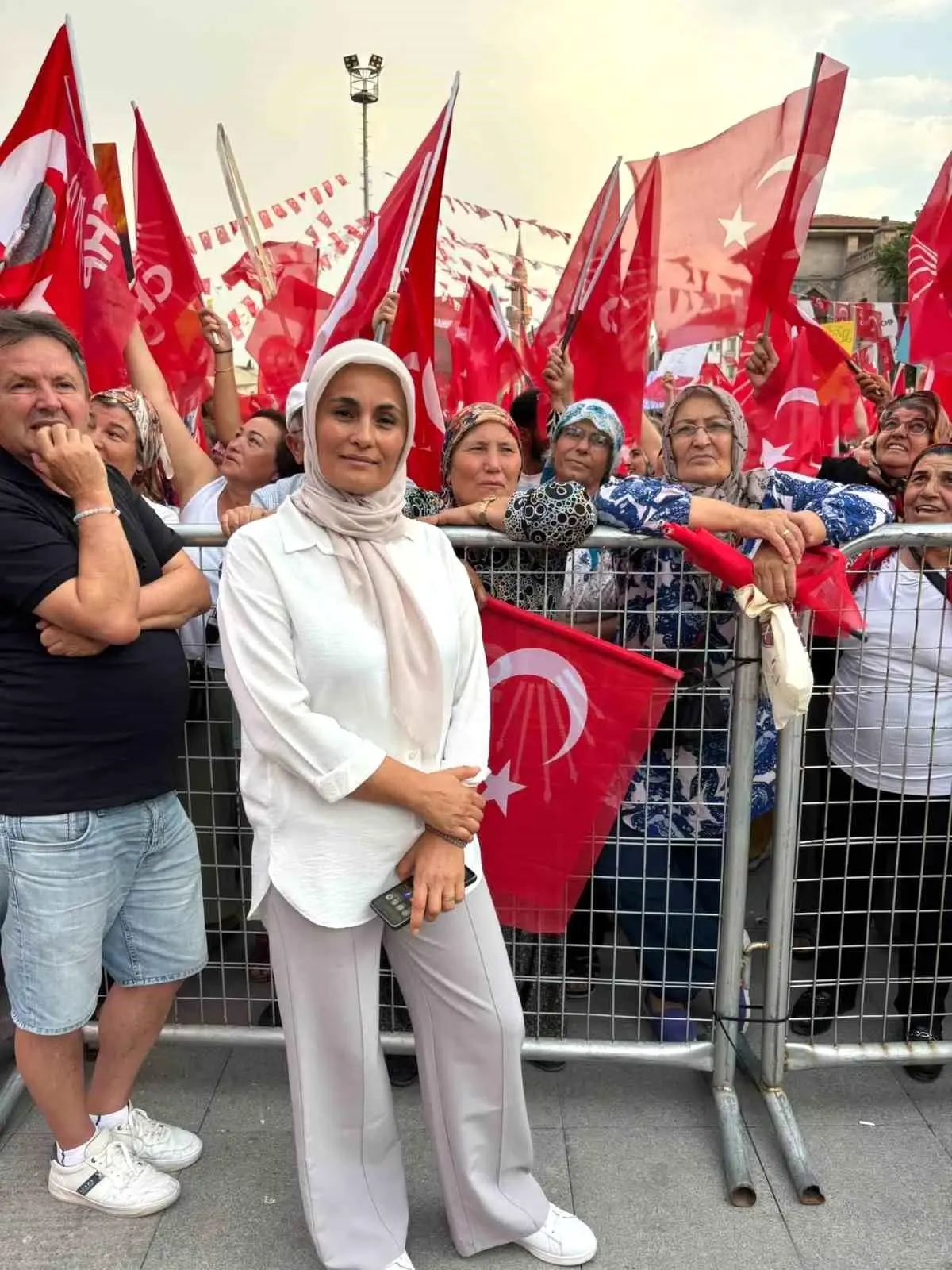 CHP Aksu Kadın Kolları Başkanı Menzil Çakmak İstifa Etti; CHP Aksu Kadın Kolları Başkanı Menzil Çakmak İstifa Etti;