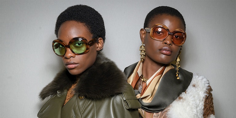 Gri Günlere Renk Katın: Bu Sezonun En Parlak Gözlük Trendi Gri Günlere Renk Katın: Bu Sezonun En Parlak Gözlük Trendi