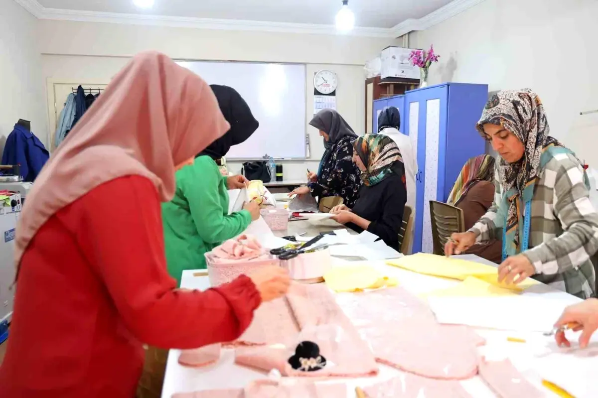 Elazığ’da Kadınlar Giyim Kurslarına Yoğun İlgi Gösteriyor Elazığ’da Kadınlar Giyim Kurslarına Yoğun İlgi Gösteriyor