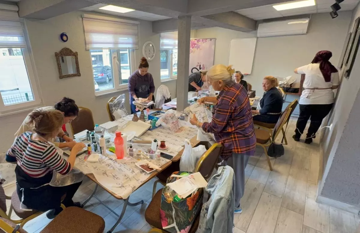 Kadın Eğitim Merkezi’nde Ahşap Boyama Kursu ile Geri Dönüşüm Kadın Eğitim Merkezi’nde Ahşap Boyama Kursu ile Geri Dönüşüm