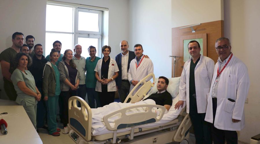 Kazada kopma noktasına gelen burnu, mikro cerrahi ile yerine dikildi Kazada kopma noktasına gelen burnu, mikro cerrahi ile yerine dikildi