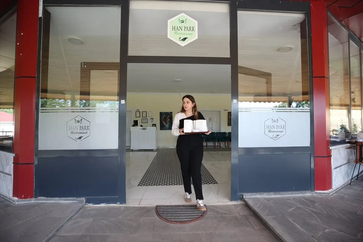 Ebru Han, Devlet Desteğiyle Restoran Açtı Ebru Han, Devlet Desteğiyle Restoran Açtı