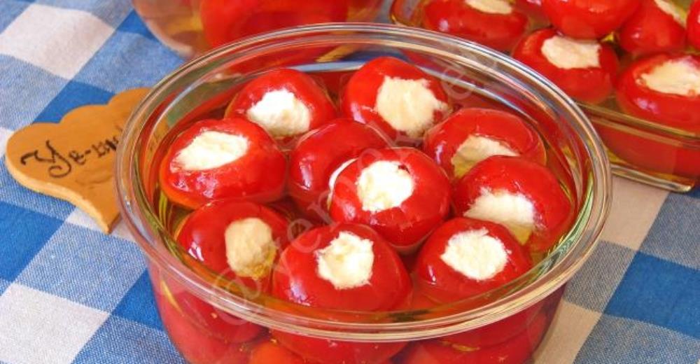 Peynir Dolgulu Kiraz Biberi Turşusu Peynir Dolgulu Kiraz Biberi Turşusu