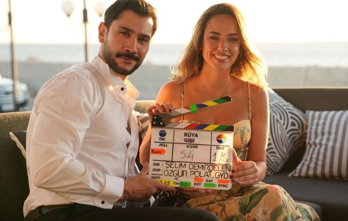 Rüya Gibi dizisinde Seda Bakan ile Uğur Güneş buluştu! Rüya Gibi dizisinde Seda Bakan ile Uğur Güneş buluştu!